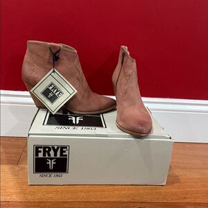 NWT Frye‎ Women's Dusty Rose Reina Bootie Bufny Ankle Bootie size 7M